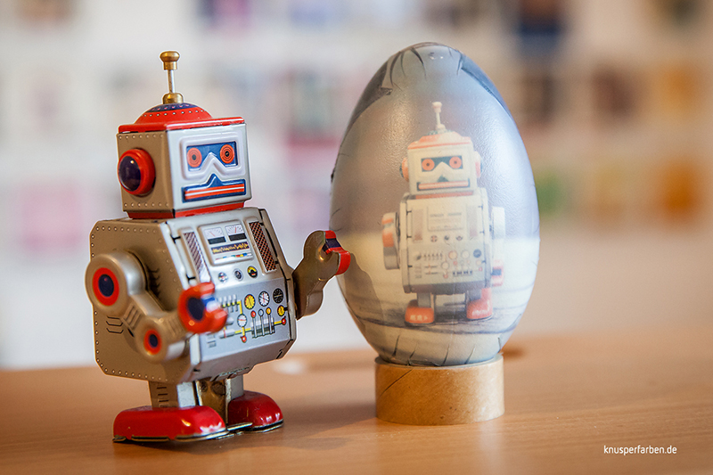 Steve Robo presenting the front of this great and awesome easter egg. Touching it makes you happy!